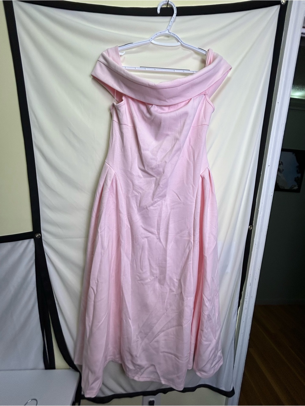 Off-Shoulder Pink Midi Dress - Picture 3 of 16